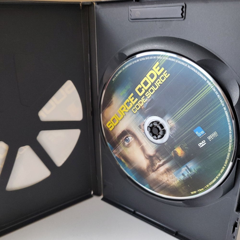 Source Code on DVD - Picture 3 of 6